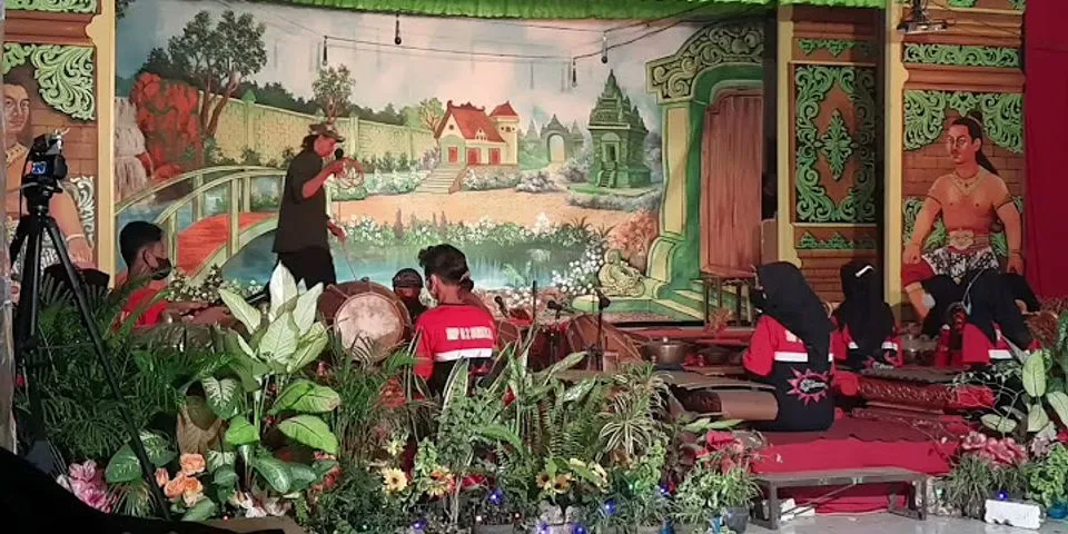 Jenis teater tradisional yang meliputi wayang opera tari Jawa ketoprak lenong dan ludruk